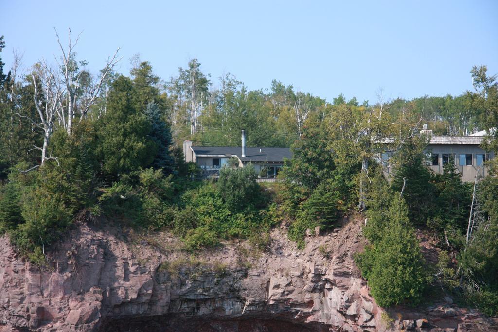Cliff Dweller On Lake Superior Tofte Exterior photo