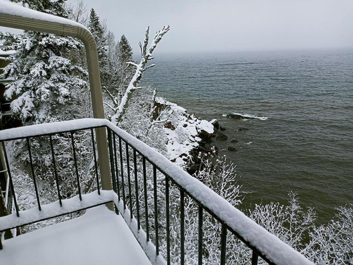Cliff Dweller On Lake Superior Tofte Exterior photo