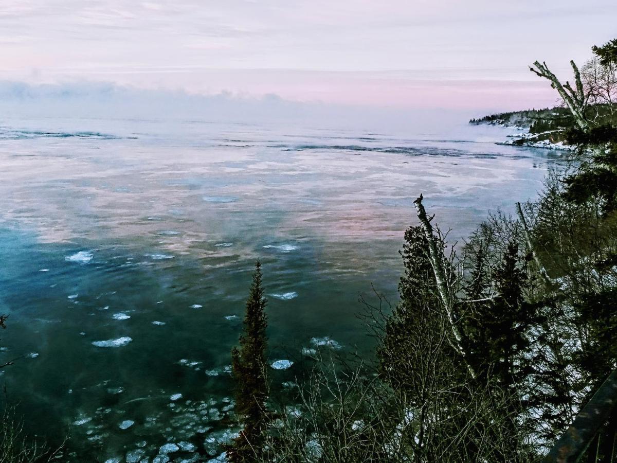 Cliff Dweller On Lake Superior Tofte Exterior photo